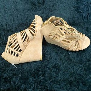 Wedge peep toe
